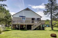 Canal Front 3 Bedroom Home / Newly Renovated