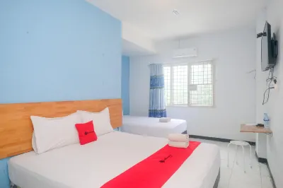 RedDoorz @ Jalan Brigjend Katamso Medan 2 Отели в г. Медан