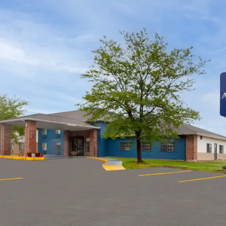 AmericInn by Wyndham Reedsburg