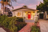 Topaz by AvantStay Adorable Cottage Walking Distance to Beach w Large Patio