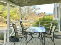 Bright, Spacious and sparkling clean 3 bed 2 bath Hotels in Lone Pine