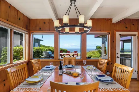 The Pilot House by AvantStay Stunning Home Right on Arch Cape Beach