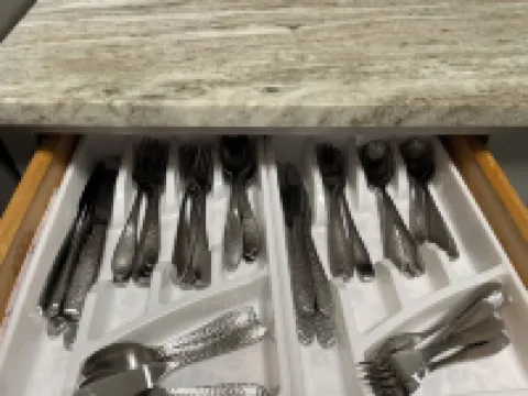 Warm and Cozy Home in Quiet Neighborhood!! LLC