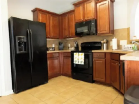 Charming 3-bedroom house in small-town Byron with WiFi, AC, and patio seating. Hoteles en Byron