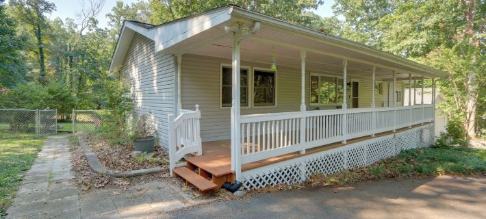 Harpers Ferry Cabin - Walk to Private Lake! Hotels in Jefferson County