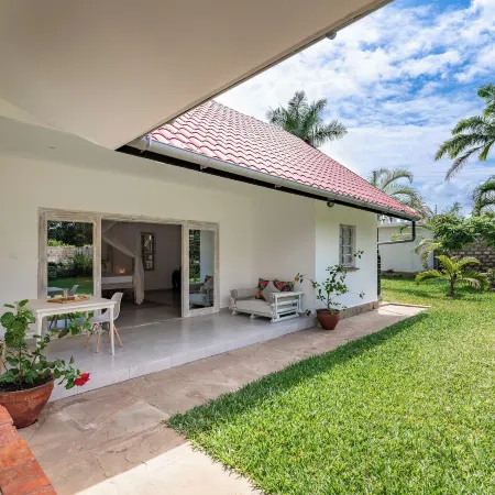 Hibiscus Home & Apartments