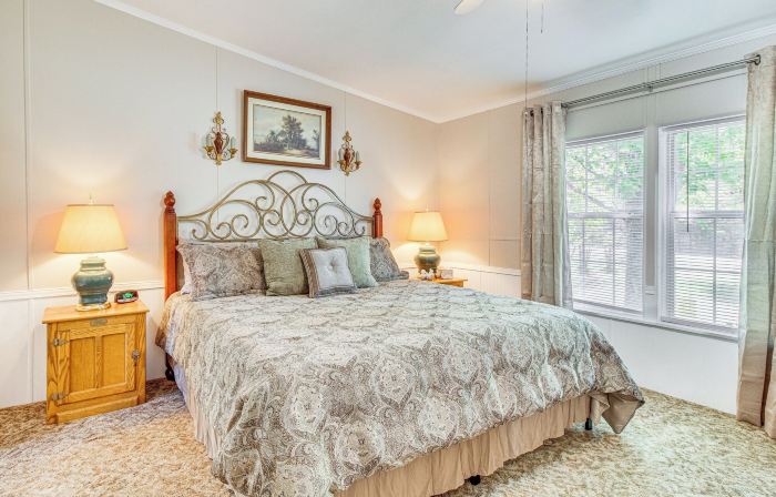 4 Mi to Norfork Lake: Country Stay w/ Farm Views!