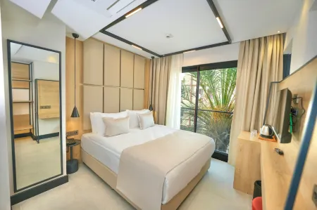 AYLİN HOTEL Отели рядом с достопримечательностью «Blue Port»