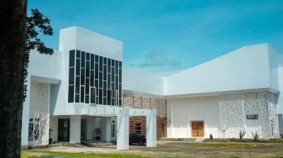 Grand Nur Boutique Hotel Watampone Hotel dekat Stadion La Patau