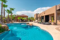 Luxurious Retreat with Heated Pool and Pickleball - Stunning Oasis Hotels in Maricopa County