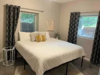 Sunrise Chalet on Potato Lake - Water Front - Dock - Game Room - Hot Tub