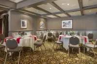 Best Western Plus The Normandy Inn & Suites - sarapan