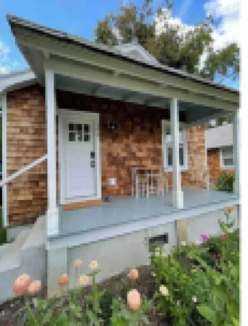 Cheerful 2-bedroom Edenton bungalow getaway