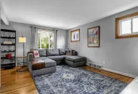 Gorgeous 2 Queen Bed North Buffalo Apartment with Free parking & 70 Inch TV