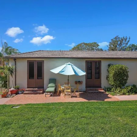 Garden Cottage - Miramar Beach with Shared Deck