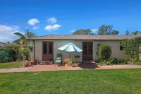 Garden Cottage - Miramar Beach with Shared Deck -  Privatzimmer