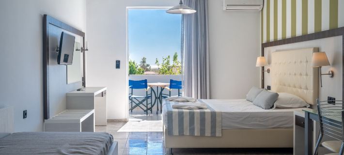 Mythos Apartments Hotels in Foinikas