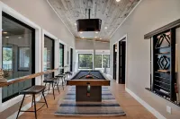 Luxe Lodge/Heated Pool/Hot Tub/Game Room/Sleeps 22/Rocky Top Sports Complex - Lodges
