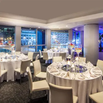 Warwick Le Crystal Montreal