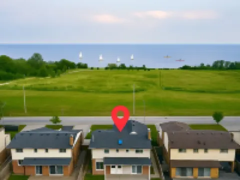 Lake Breeze Apartment, EV Charging & Free Parking Hotels in Ajax
