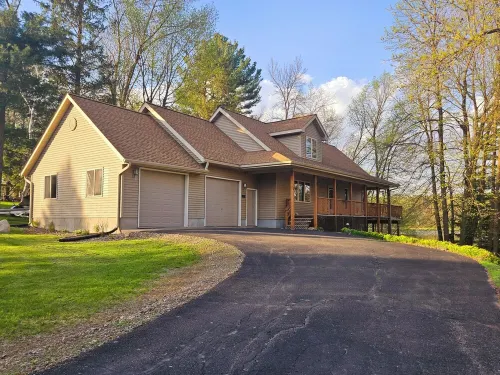 Perfect Winter Get-Away!   Spacious Lakefront Getaway 3Br+Loft & Cozy Fire Pit.