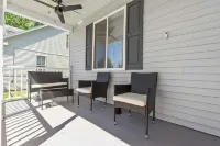 Great Escape 4 bedroom house  2 King Bed in Belleville with WiFi fitness room