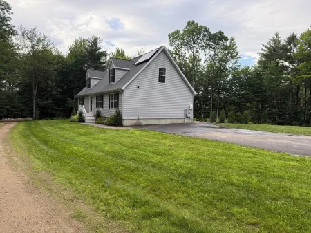 Comfortable House w/ Private Gym + back Deck