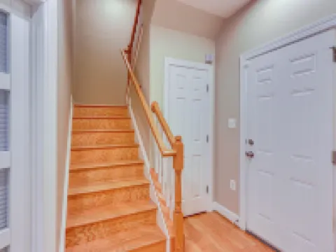 Modern 3Br Townhome | 3 Mi to Dulles and Reston TC Hotels in Dranesville