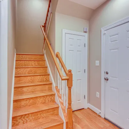 Modern 3Br Townhome | 3 Mi to Dulles and Reston TC