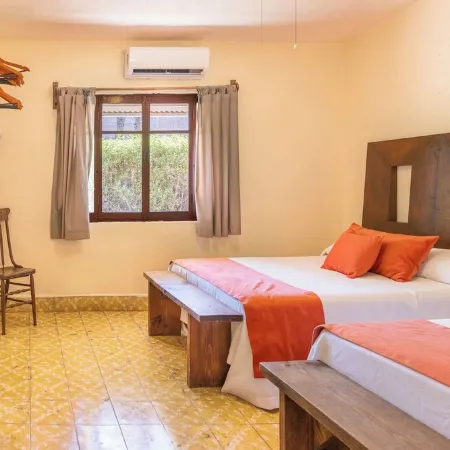 Casa Loreta (Sleeps 12, close sea, private pool)