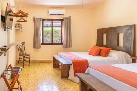 Casa Loreta (Sleeps 12, close sea, private pool)