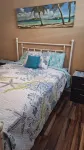 5 O'Clock Somewhere getaway-Walk/Bike to Beach,Shops ,Fenced private doggie area