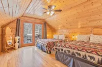 Private Modern Cabin with Hot Tub on 11 Acres - the Perfect up North Getaway