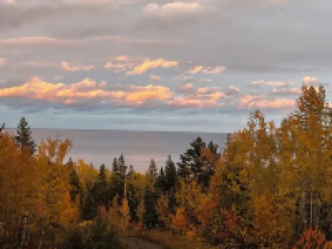 Forest Bathing. Lake Superior Views. Charming 1 bedroom apartment/suite.