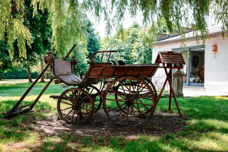 Le Domaine du château Blanc à 10 Minutes de Paira Daiza Отели в г. Masnuy-Saint-Jean