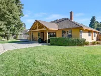 Spacious 4-bedroom Home Hotels in Sutter County