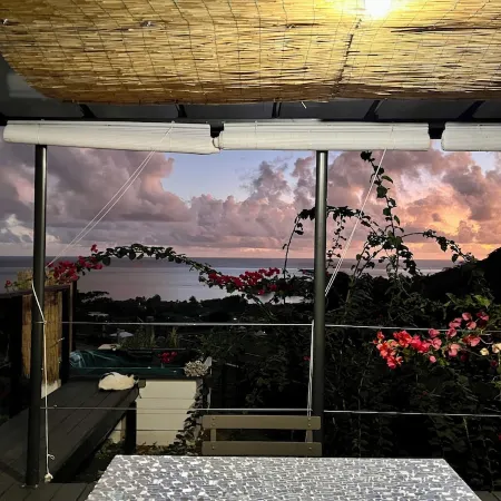 Bungalow with magnificent lagoon and mountain views, in a natural setting