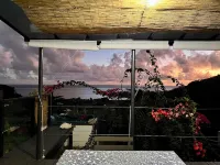 Bungalow with magnificent lagoon and mountain views, in a natural setting