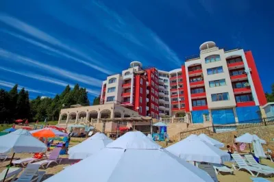 The spacious apartment with sea view is located on the Bulgarian Black Sea Coast Hotel dekat ROMIKAS spa Hotel Aqua Paradise Resort