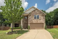 Charming home w/Backyard Oasis Near Denton Square