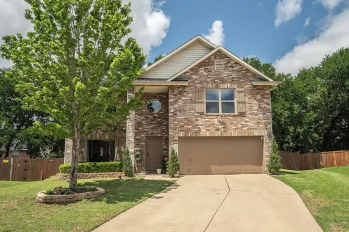Charming home w/Backyard Oasis Near Denton Square Hotels in Corinth