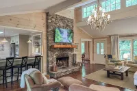 Secluded Retreat 5 Min from Mainstreet - Covered Deck - Fireplaces - New Updates