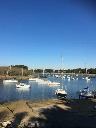 HOUSE POULDOHAN NEAR BEACH Отели в г. Трегюнк