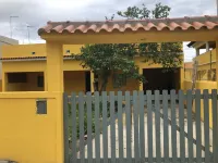 Spacious and cozy house with pool and gourmet area Hotel in zona Praia de Itaúna