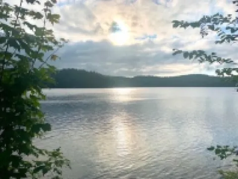 Classic Chelsea Cottage on the Gatineau River and along the famous Chelsea Trail