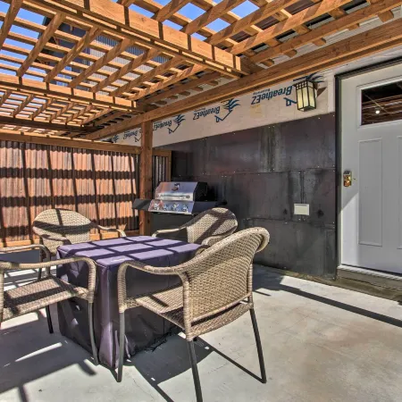 Pet-Friendly Choteau Townhouse with Gas Grill!