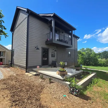 Charming 1-bedroom farmhouse in marvelous Seneca with WiFi, AC