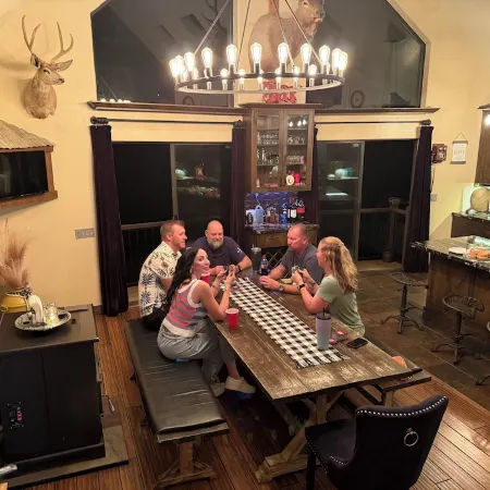 3-bedroom home in Pine-Strawberry with WiFi, fitness room, AC, no pets