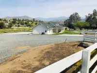Country Living! Large 2500 square foot home on 2 acres 화이트 강 주변 호텔