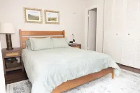 Recently Updated! Walk to Hospitals, Minutes from UF!